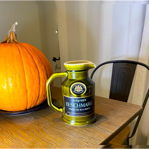 Seagram’s Benchmark Pitcher - Ceramic - - Picture 1 of 4